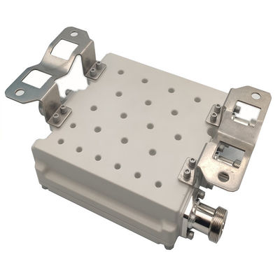 Combinatore IP65 tri-banda per interni/esterni 1710-1880/1920-2170/2300-2700MHz 4.3-10-F DIN-F