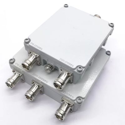 Combinatore a bassa frequenza a tre bande 600-2170 2500-2690 3400-4000MHz 4.3-10-F DIN-F per apparecchiature