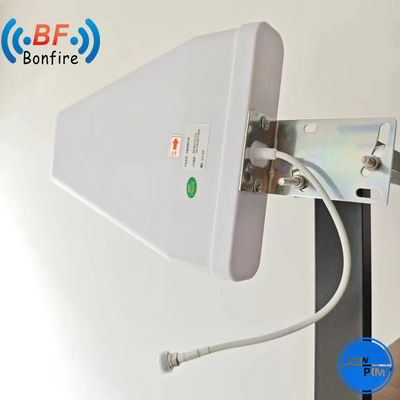 20 dBi Dual Polarized 2X2 MIMO Enclosure Patch Panel 5,8 GHz Antenna per 698-4000MHz