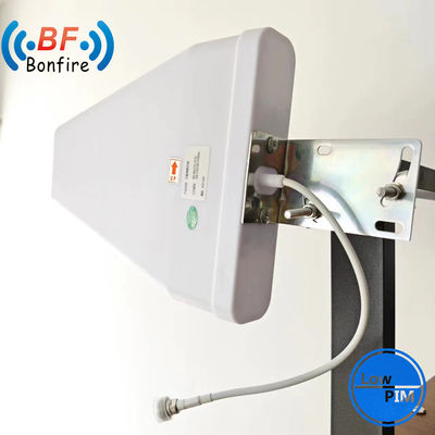 Wide Band Indoor Omni Antenna 698-4000MHz 3G/4G/GSM/LTE Bianco con N connettore femminile