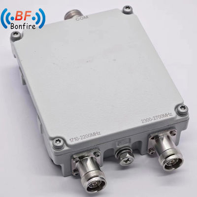 5g Mul Combiner Diplexer Triplexer Combiner a doppia banda 1710-1880 1920-2170 2300-2400 2500-2700MHz Rosso