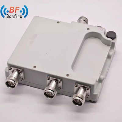 Triplexer grigio/rosso/nero 698-960 1710-2170 1920-2710 2300-2400 2500-2700MHz RF Diplexer Combinatore a doppia banda per DAS IBS