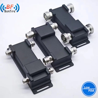 Combinatore ibrido a banda larga 4X4 ibrido