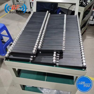 Splitter di potenza a 3 vie personalizzato da 350-3800MHz con connettore 4.3/10 GFQ-XXXXXX in grigio