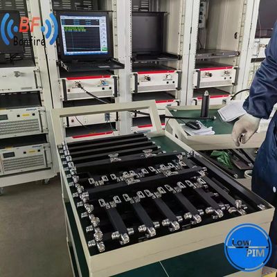 GPS 698-4000MHz RF Power Splitter con 3 Way P3 Splitting e DIN-Female Connector