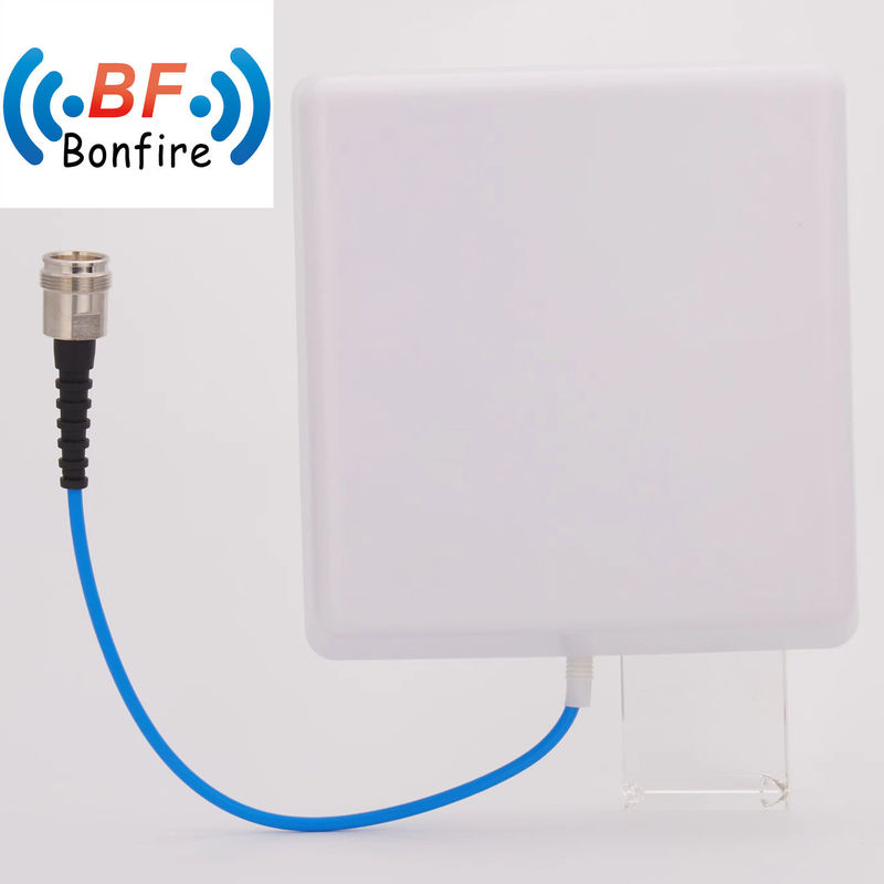 Siso Indoor Directional Panel Antenna 698-4000MHz 4.3-10 F con design direzionale