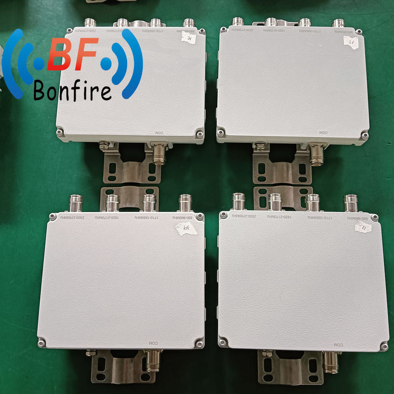 Combinatore quad-band RF a basso pim a 4 porte 4.3-10f DIN-F 1710-2700 MHz Quadplexer RF 2.630 kg