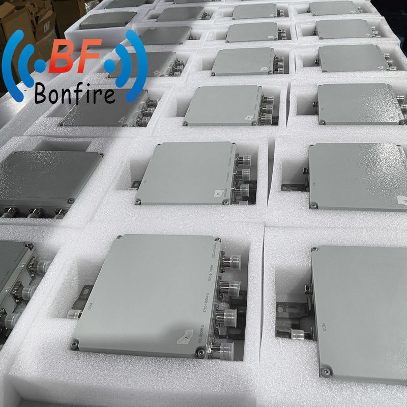 4.3-10f Interfaccia DIN-F RF Quadplexer Multiplexer per 698-960/1710-1880/1920-2170/2600-3800MHz