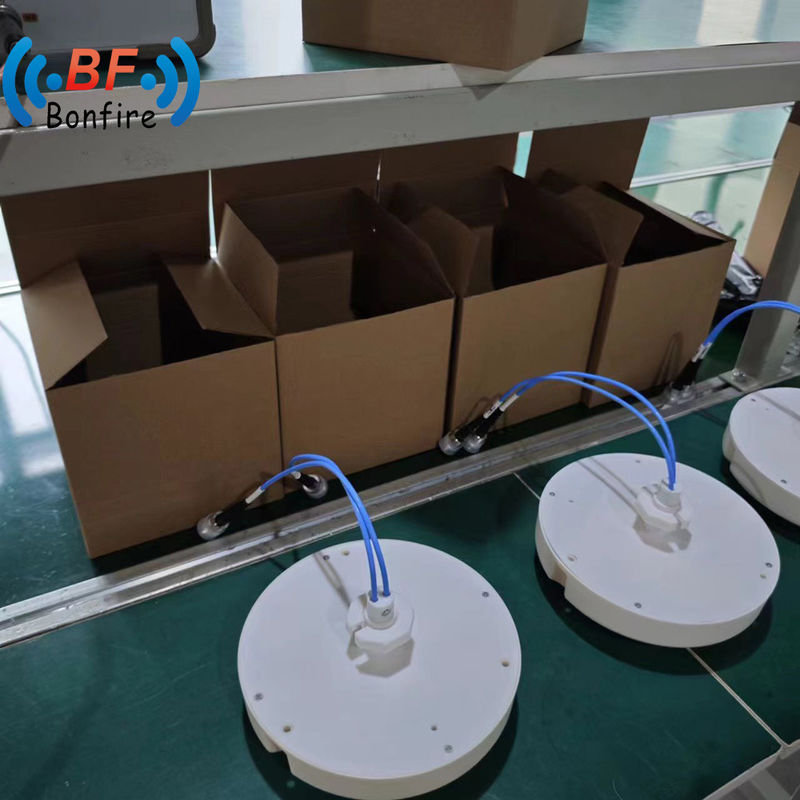 Indoor High Gain 4*4 MIMO RFID Panello a lungo raggio Antenna 60° 1710-2700 3300-4000MHz 2km