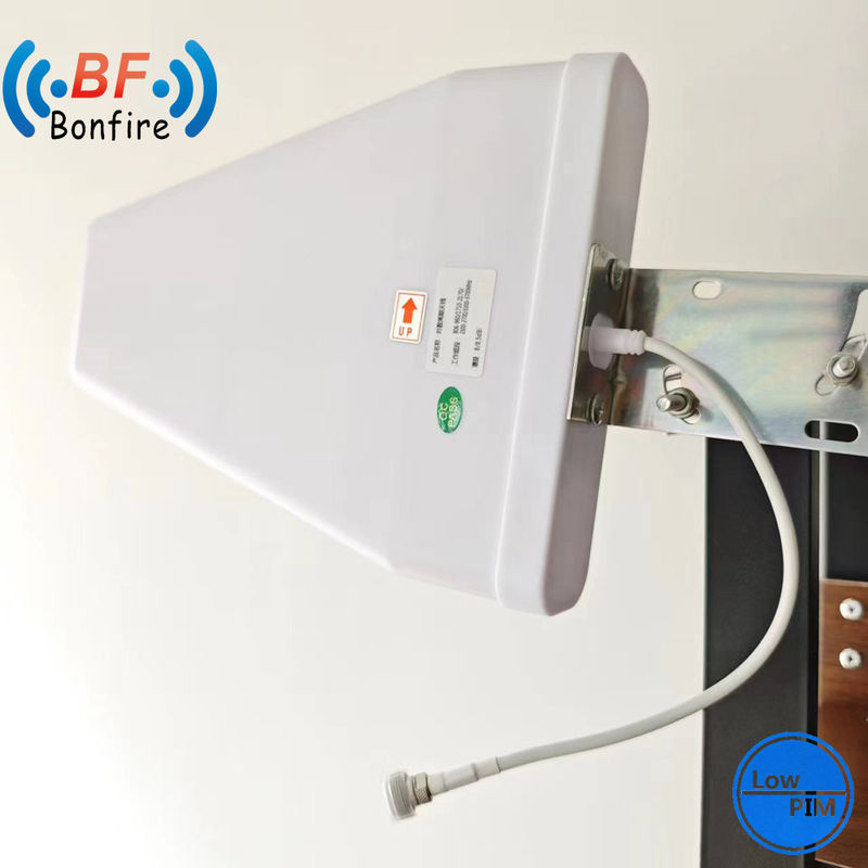 20 dBi Dual Polarized 2X2 MIMO Enclosure Patch Panel 5,8 GHz Antenna per 698-4000MHz