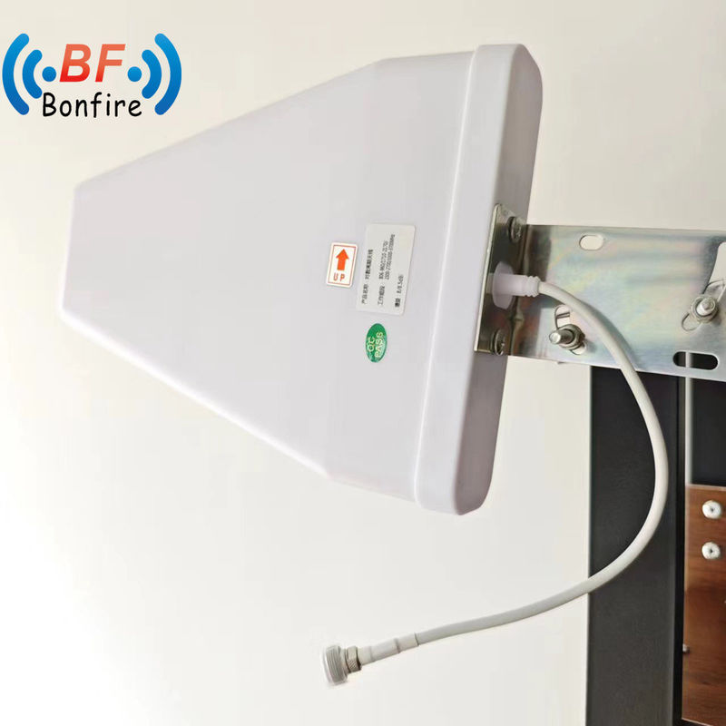 Antenna Lpda per comunicazione esterna wireless periodica log-periodica 4G Yagi a banda intera 698-4000 MHz