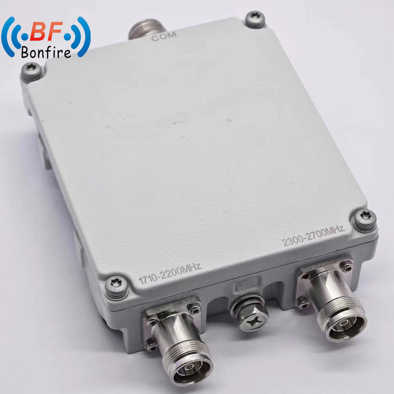 5g Mul Combiner Diplexer Triplexer Combiner a doppia banda 1710-1880 1920-2170 2300-2400 2500-2700MHz Rosso