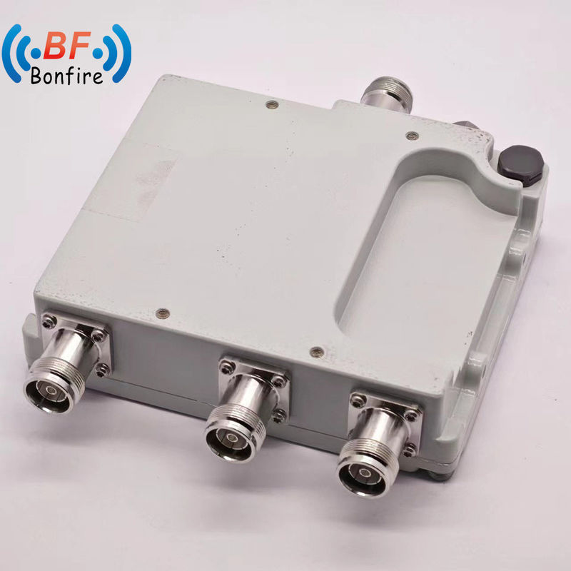 Triplexer grigio/rosso/nero 698-960 1710-2170 1920-2710 2300-2400 2500-2700MHz RF Diplexer Combinatore a doppia banda per DAS IBS