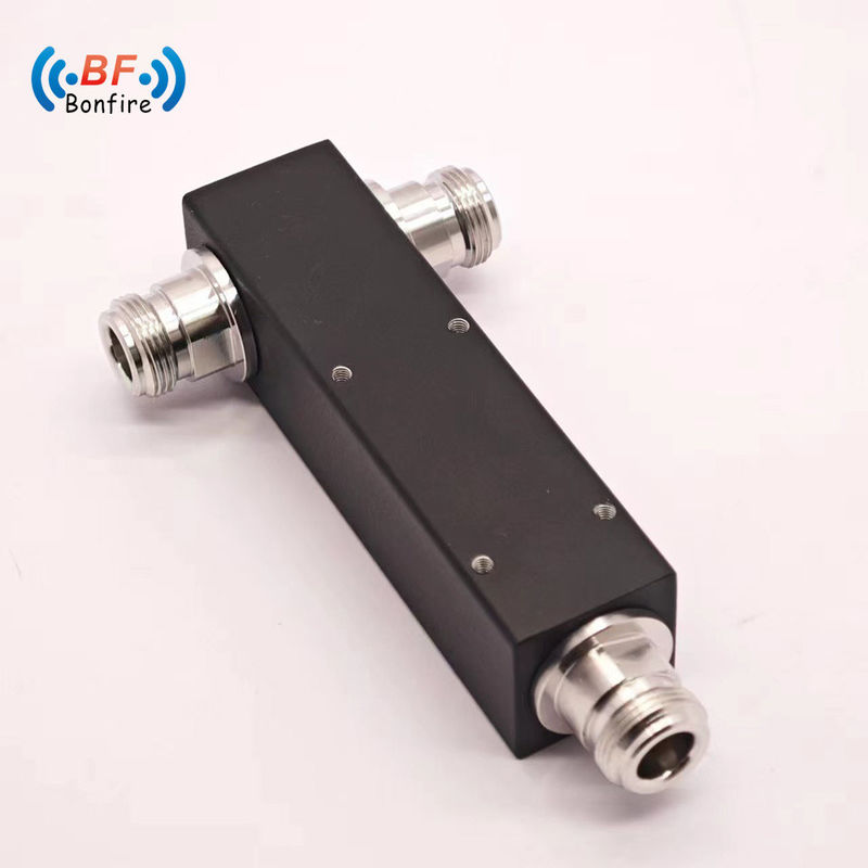 Splitter di potenza a due vie da 500W a 5000-6000MHz -155dBc 4.3-10 Femminile IP65 colore grigio personalizzato