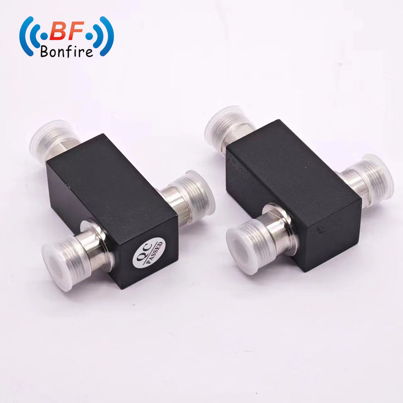 Rosso Divider di potenza a due vie personalizzato 617-4000MHz High Frequency Power Splitter SMA Femminile