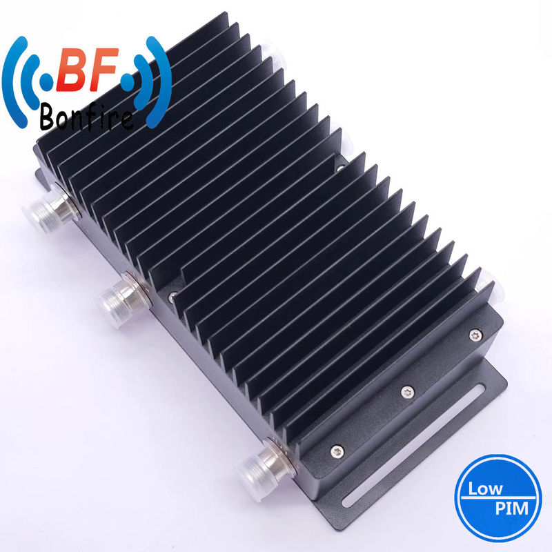 Grigio 698-3800MHz 3dB accoppiatore ibrido 4.3-10 femminile 4 in 4 fuori Combinatore IP65 -160dbc