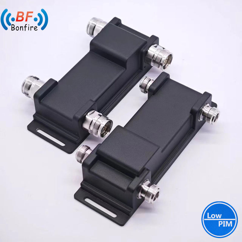 Combinatore ibrido a banda larga 4X4 ibrido